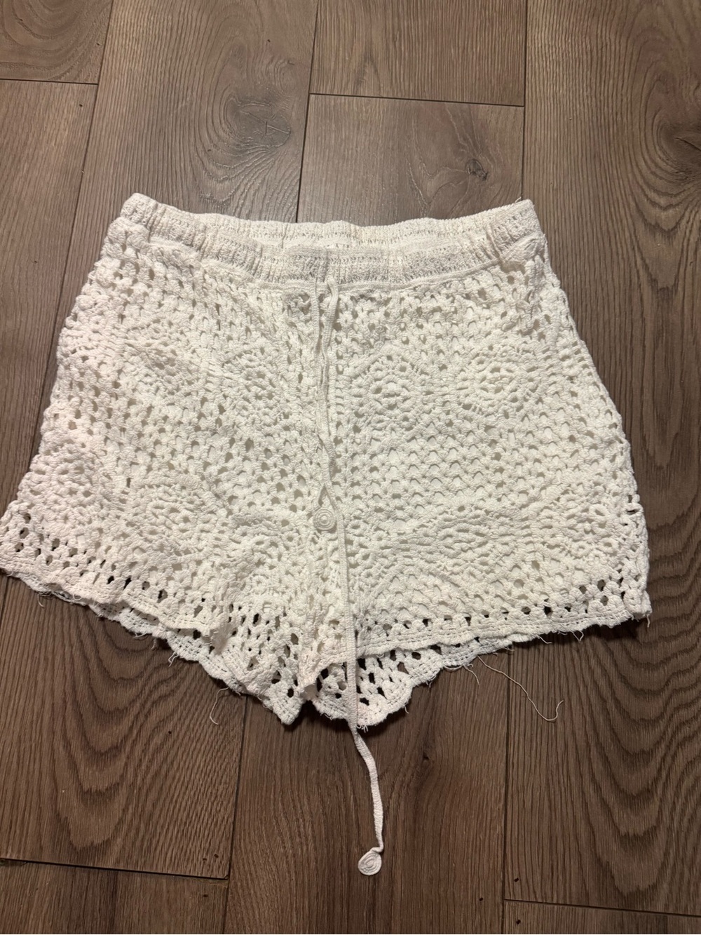 La Blanca Crochet Knit White Lined Inseam 3” Size Medium Women's Shorts